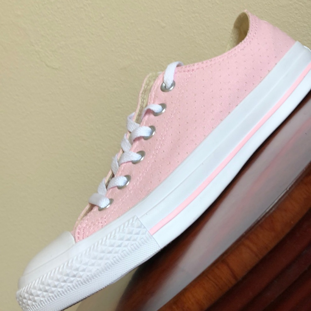 ALL🌟STAR Converse Woman’s Chuck Taylor Sneakers - Picture 4 of 5
